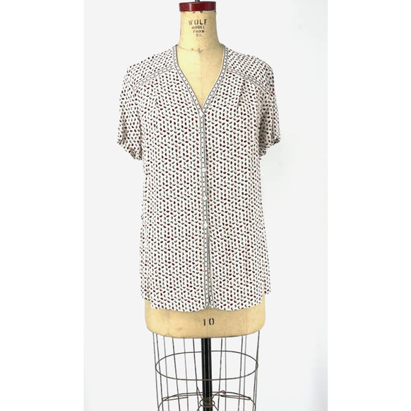 Max Studio White Lip Print Button Front Blouse Top L - Picture 11 of 13